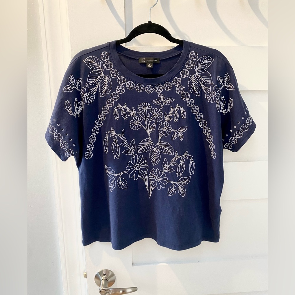 blue and white embroidered relaxed fit casual shirt sleeve blouse, size medium - Picture 2 of 7